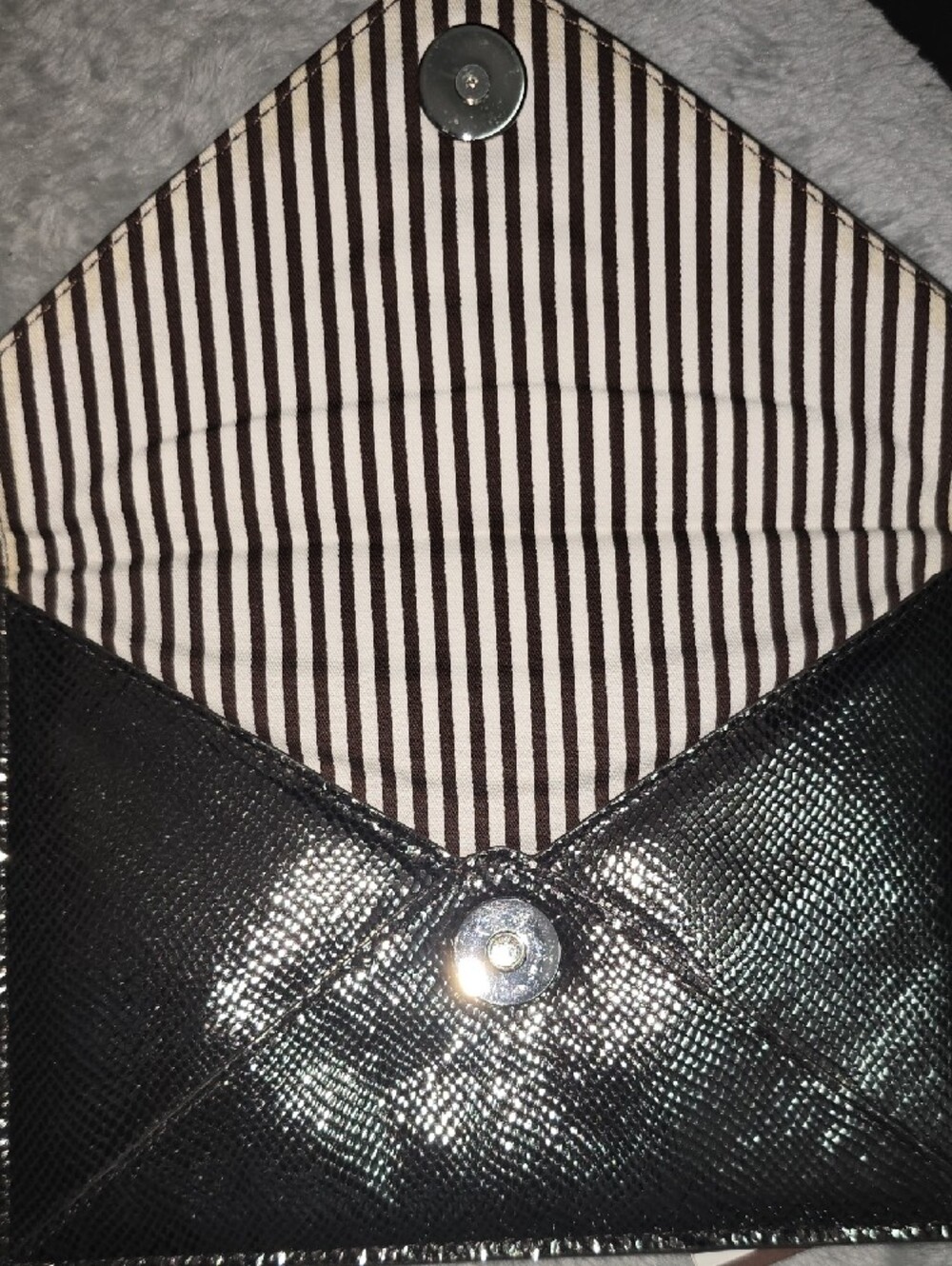 henri bendel Metallic Charcoal Envelope Card Holder - Picture 4 of 5